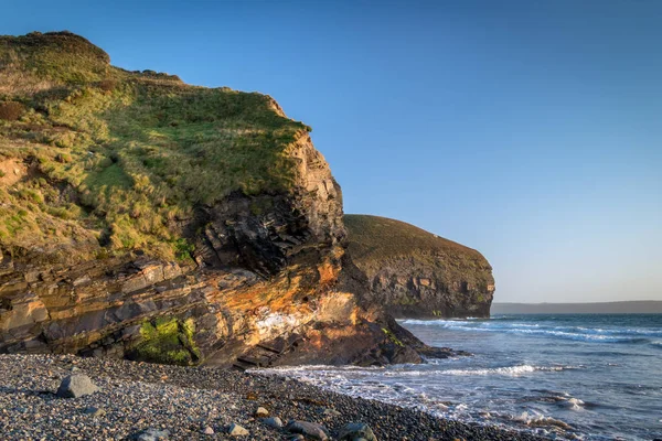 Pohled na pláž v Druidston Haven v Pembrokeshire — Stock fotografie