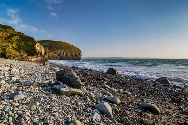 Vue sur la plage de Druidston Haven dans le Pembrokeshire — Photo
