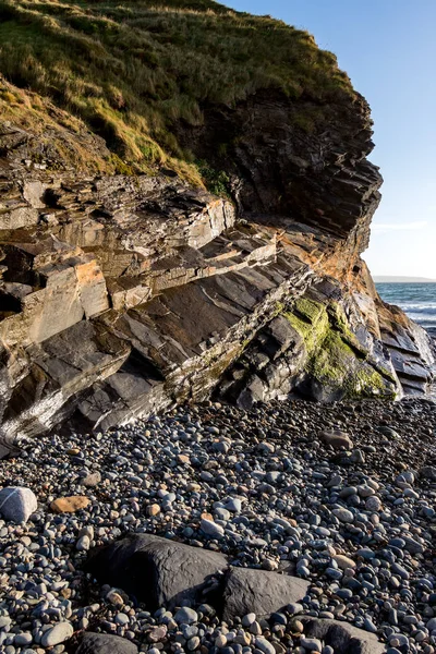 Вид на пляж в Druidston Haven в Пемброкшире — стоковое фото