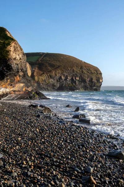 Vista da praia em Druidston Haven em Pembrokeshire — Fotografia de Stock