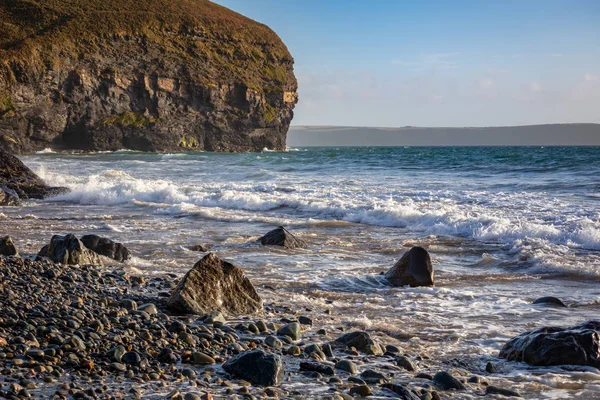 Vista da praia em Druidston Haven em Pembrokeshire — Fotografia de Stock