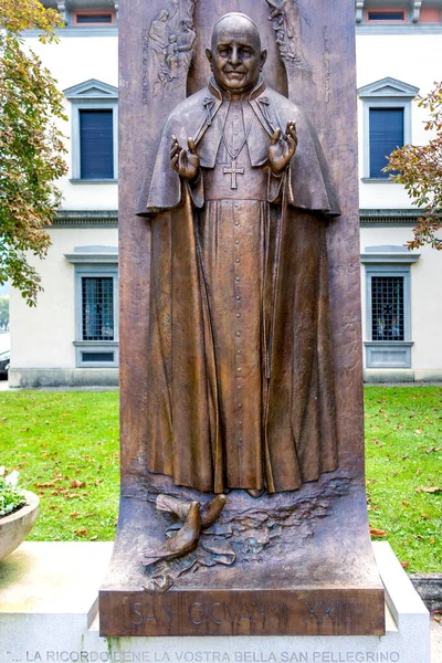 San Pellegrino, Lombardy / Italy - October 5: Statue of St. Giovan — стокове фото