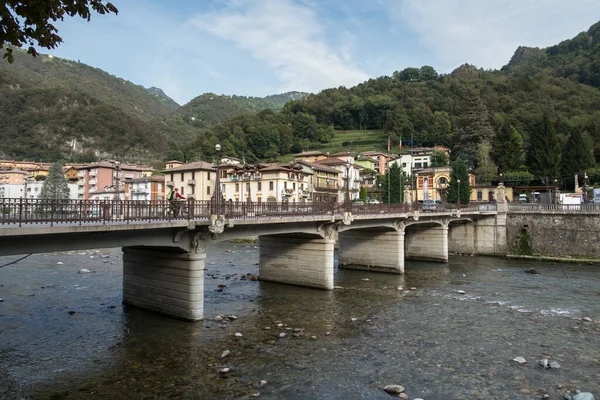 San Pellegrino, lombardy / italy - 10 월 5 일: 자전거를 타고 대륙을 횡단 — 스톡 사진