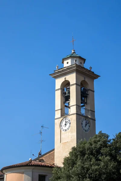BERGAMO, LOMBARDIA / ITALIA - 5 DE OCTUBRE: campanario de la iglesia de San Vigilio — Foto de Stock