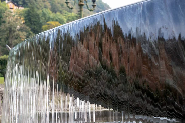 San Pellegrino, Lombardije / Italië - 5 oktober: Zicht op een moderne fo — Stockfoto