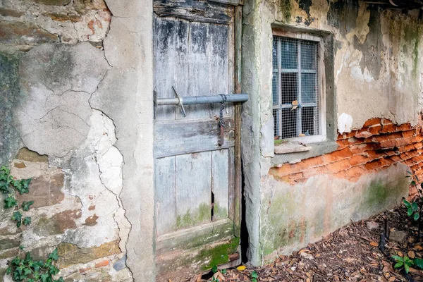 Florencie, Toskánsko / Itálie - 20. října: Opuštěná budova v Bobu — Stock fotografie