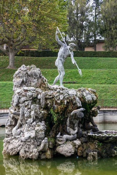 FLORENÇA, TUSCÂNIA / ITÁLIA - OUTUBRO 20: A estátua de Netuno, de — Fotografia de Stock