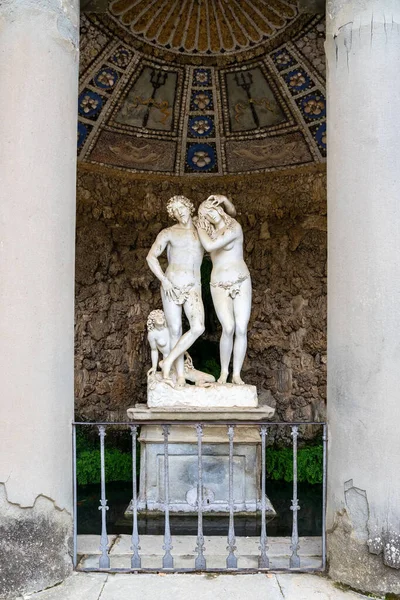 FLORENCE, TUSCANY/ITALY - OCTOBER 20 : Statues in Buontalenti Gr — Stock Photo, Image