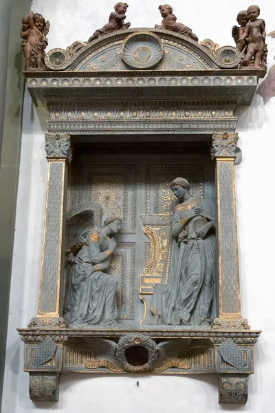 FLORENCE, TUSCANY / ITALY - OCTOBER 19: Annunciation by Donatello — Stok Foto