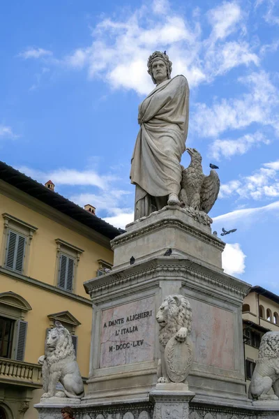 Florence, Toscane / Italië - 19 oktober: Monument voor Dante Alighie — Stockfoto