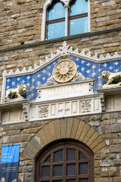 FLORENCE, TUSCANY/ITALY - OCTOBER 19 : View of the entrance to V — Stock Photo, Image