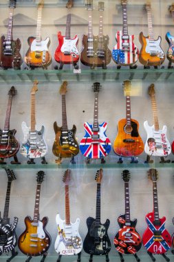 Floransa, Toskana / İtalya - 19 Ekim: Minyatür gitarlar