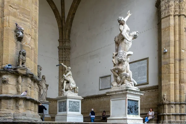 FLORENCIA, TUSCANÍA / ITALIA - 19 DE OCTUBRE: Estatua de la Violación — Foto de Stock