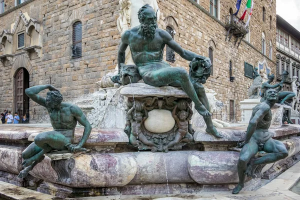 FLORENCIA, TOSCANA / ITALIA - 19 DE OCTUBRE: Detalle de la Fuente — Foto de Stock