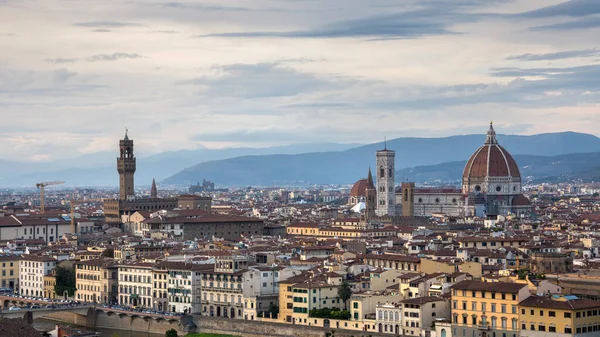 FLORENCIA, TOSCANA / ITALIA - 18 DE OCTUBRE: Skyline de Florencia en Oc — Foto de Stock