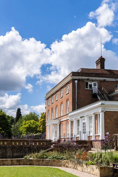 East Grinstead West Sussex Июля East Court Town Council Office — стоковое фото