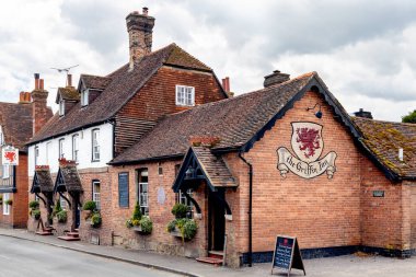 FLETCHING, EAST SUSSEX / UK - 17 Temmuz 2020 'de Fletching East Sussex' teki Griffin Halk Evi