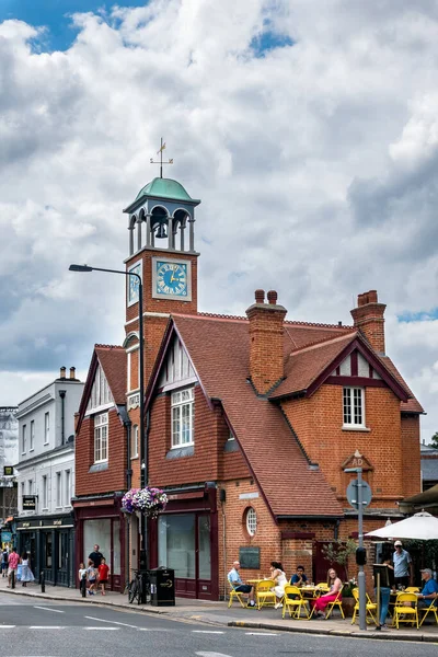 Wimbldon ロンドン イギリス 8月1日 2020年8月1日にロンドンのウィンブルドン村にある旧消防署時計塔 未確認の人 — ストック写真