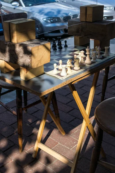 East Grinstead West Sussex Auguseight Chess Board Street Ready Game — 스톡 사진