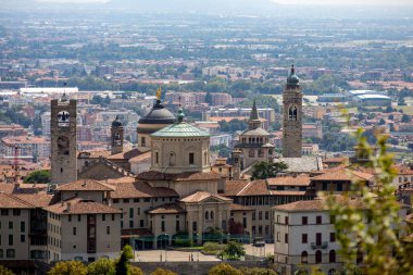 BERGAMO, LOMBARDY / ITALY - 14 Ağustos 2020 'de Bergamo' daki Citta Alta 'dan görüntü