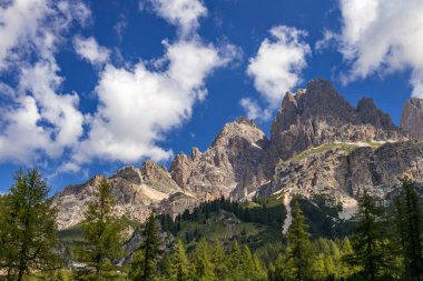 Cortina d 'Ampezzo, Veneto, İtalya yakınlarındaki Dolomitlerde dağlar
