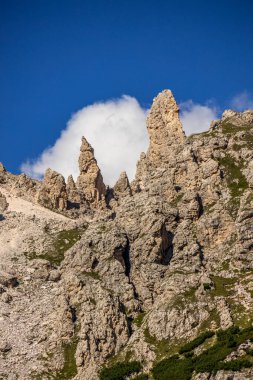 Güney Tyrol, İtalya 'daki Gardena Geçidi' nden Dolomitlerin görüntüsü