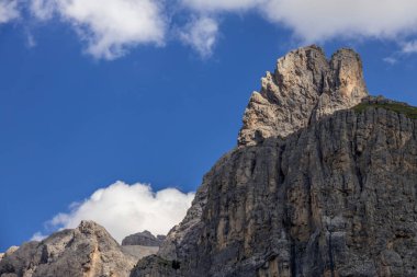 Güney Tyrol, İtalya 'daki Gardena Geçidi' nden Dolomitlerin görüntüsü