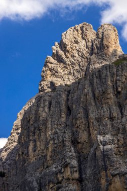 Güney Tyrol, İtalya 'daki Gardena Geçidi' nden Dolomitlerin görüntüsü