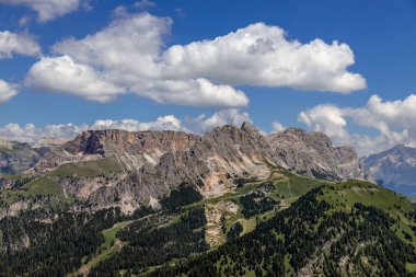 Selva, Güney Tyrol, İtalya yakınlarındaki Dolomitlerin görüntüsü