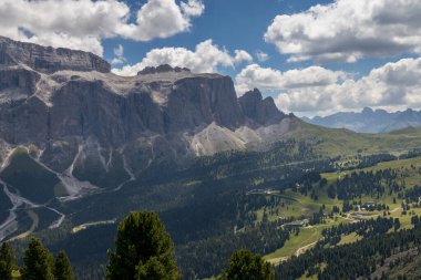 Selva, Güney Tyrol, İtalya yakınlarındaki Dolomitlerin görüntüsü