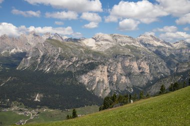 Selva, Güney Tyrol, İtalya yakınlarındaki Dolomitlerin görüntüsü