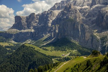 Selva, Güney Tyrol, İtalya yakınlarındaki Dolomitlerin görüntüsü