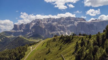 Selva, Güney Tyrol, İtalya yakınlarındaki Dolomitlerin görüntüsü