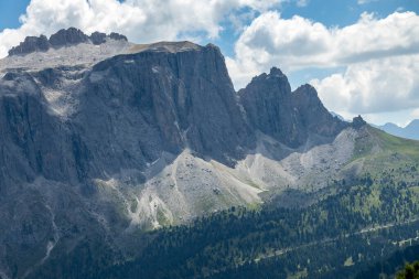 Selva, Güney Tyrol, İtalya yakınlarındaki Dolomitlerin görüntüsü