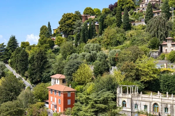 BERGAMO, LOMBARDY / ITALY - 14 Ağustos 2020 'de Bergamo' daki Citta Alta 'dan görüntü