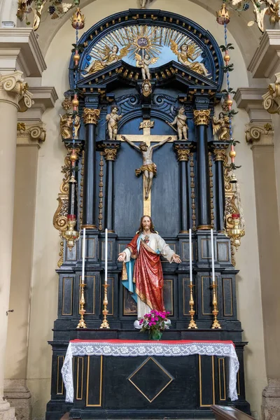 Candid, VENETO / ITALY - 10 Ağustos 2020 'de Candide, İtalya' da Santa Maria Assunta Kilisesi 'nin iç manzarası