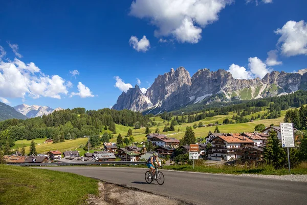 Cortina Ampezzo Veneto Italien August Cykling Genom Dolomiterna Nära Cortina — Stockfoto