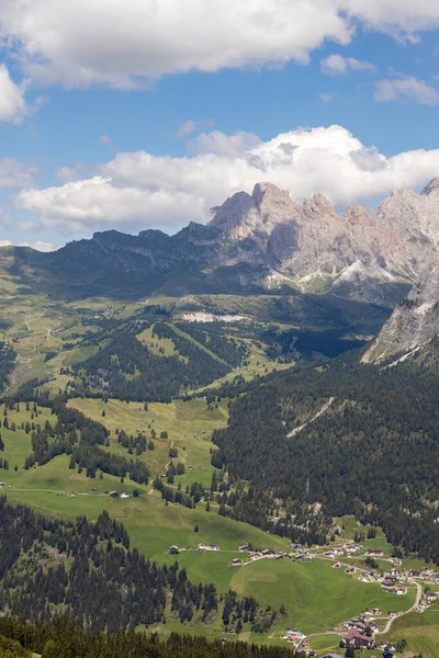 Selva, Güney Tyrol, İtalya yakınlarındaki Dolomitlerin görüntüsü