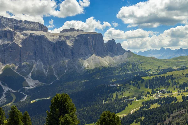 Selva, Güney Tyrol, İtalya yakınlarındaki Dolomitlerin görüntüsü
