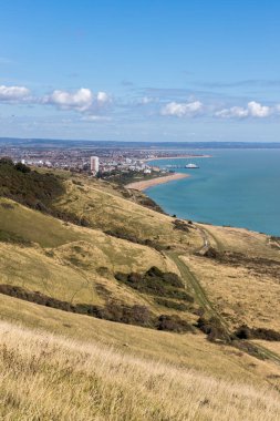 Doğu Sussex 'teki Eastbourne' un güney çıkışlarından uzak görüntüsü
