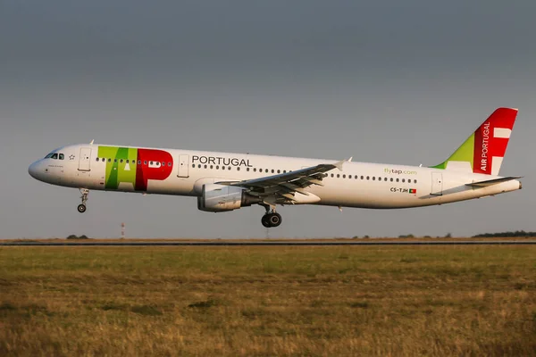 プラハ チェコ共和国 日プラハで Prg Tap ポルトガル航空のエアバス A321 の土地 2018 Tap — ストック写真