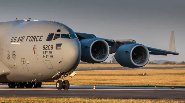 布拉格 9月13日 美国空军 Globmaster Prg 机场2018年9月13日在捷克共和国布拉格 环球霸王 Iii 是一架大型军用运输机 — 图库照片