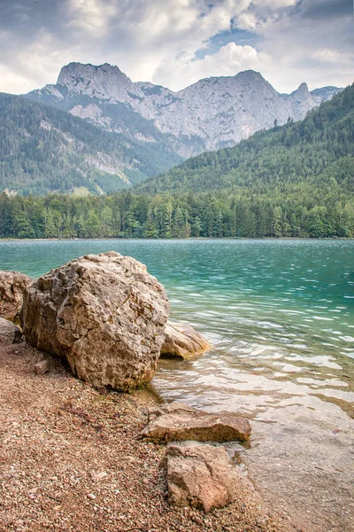 Alplerde Gölü nün güzel temiz su