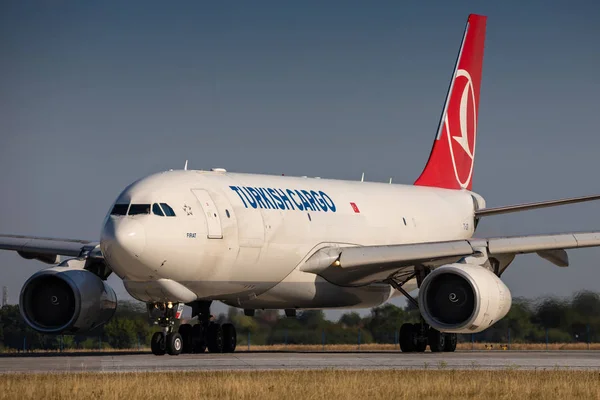 A330 Türk Hava Yolları Kargo — Stok fotoğraf