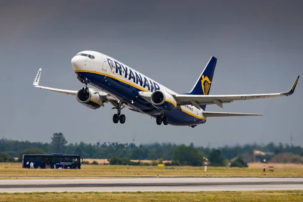 B737-800 Ryanair — Stock fotografie