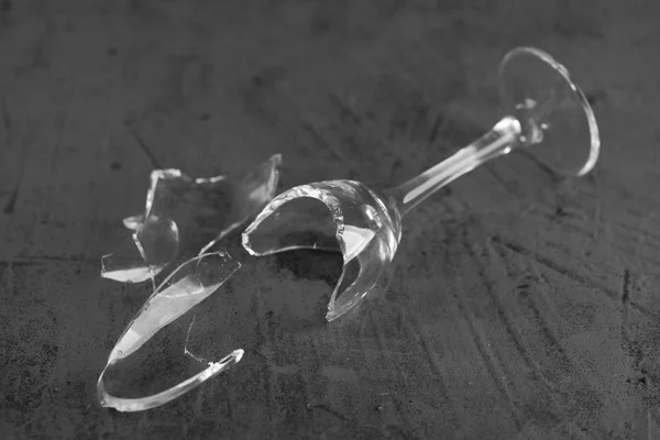 Broken Wine Glass Concrete Background — Stock Photo, Image