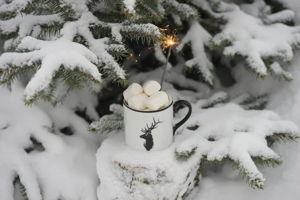 Drink Marshmallows Winter Tree — Stock Photo, Image