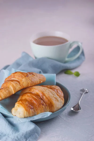 Pequeno Almoço Com Croissants Frescos — Fotografia de Stock