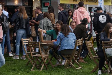 Rusya, Moskova, 3 Ağustos 2019. Kolomenskoye parkında müzik festivali 