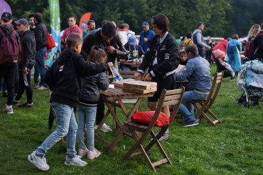 Rusya, Moskova, 3 Ağustos 2019. Kolomenskoye parkında müzik festivali 